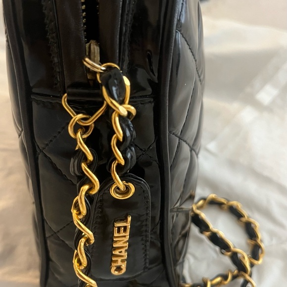 Chanel  SOLD vintage Black Quilted Leather Bag
Gold plated chain and zipper pull - Picture 11 of 12